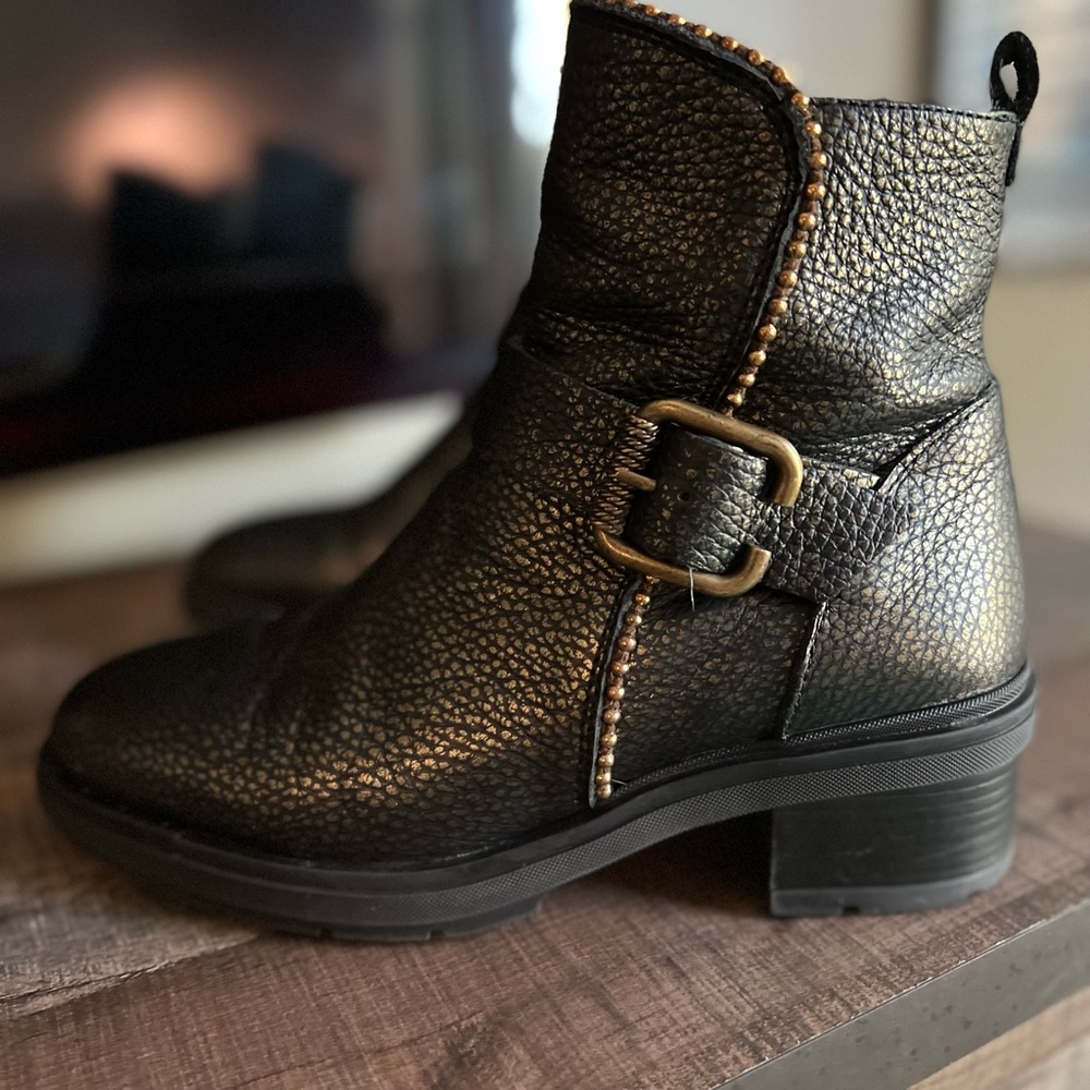 Espanitas metallic leather boots